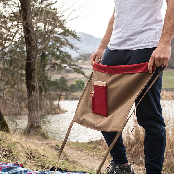 Opinel et tablier L'Étoile des Alpes